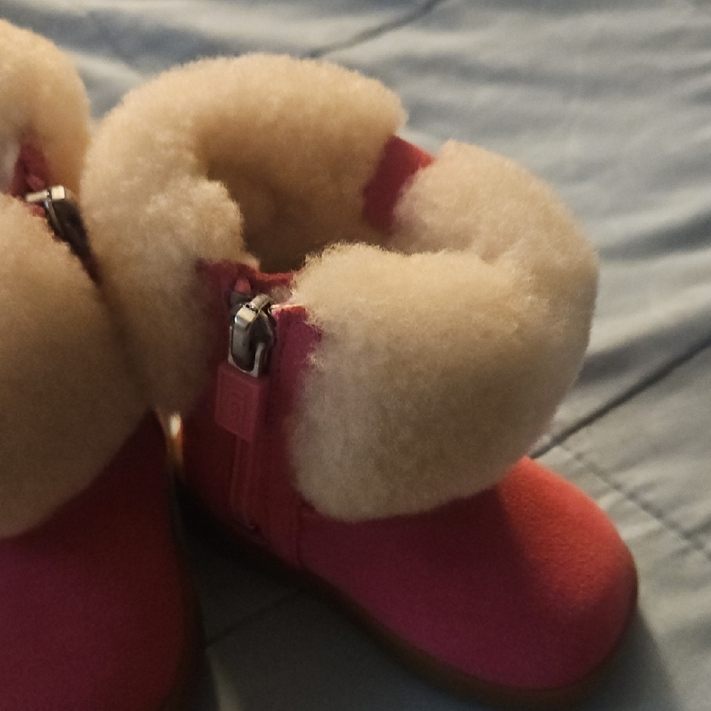 UGG Pink and Cream Kids Boots - Picture 2 of 7